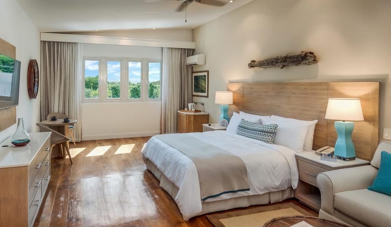 Waves Hotel & Spa by Elegant Hotels - Standard Bathroom